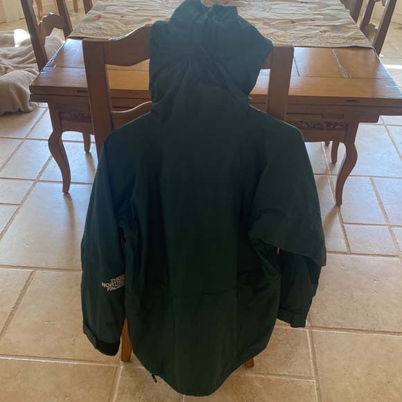 The North Face - Women’s Shell Rain/Windbreaker Jacket - Picture 2 of 5